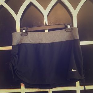 Nike Dri-Fit Running skirt. Black & Grey.